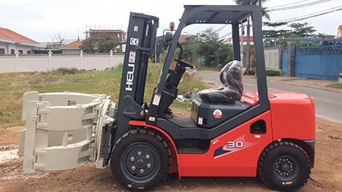 Xe nâng kẹp giấy Bình Minh tại nhà máy tại Hải Phòng.