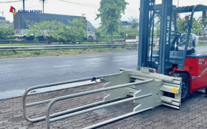 Xe nâng hàng kẹp bọt biển