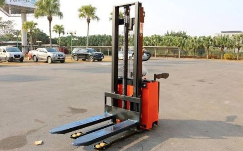 Cho Thuê Xe Nâng Điện Đứng Lái 1.4 Tấn HELI