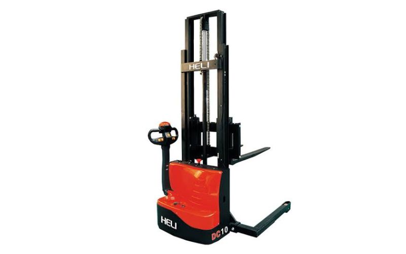 Những Tiêu Chí Quan Trọng Khi Thuê Xe Nâng Điện Đứng Lái