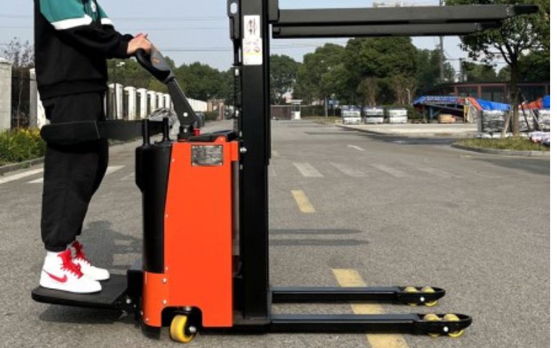 Xe Nâng Điện Đứng Lái 1.4 Tấn HELI Được Ứng Dụng Trong Những Lĩnh Vực Nào