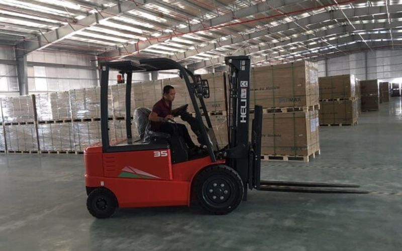 Xe nâng điện 3.5 tấn heli phù hợp với những môi trường làm việc nào