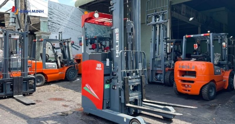 Đặc Điểm Nổi Bật Của Xe Nâng Đứng Lái