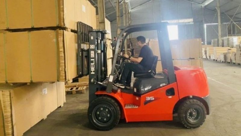 Ứng dụng thực tế của xe nâng heli 3.5 tấn dầu Diesel