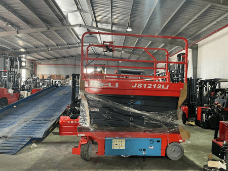 Xe nâng người cắt kéo Heli