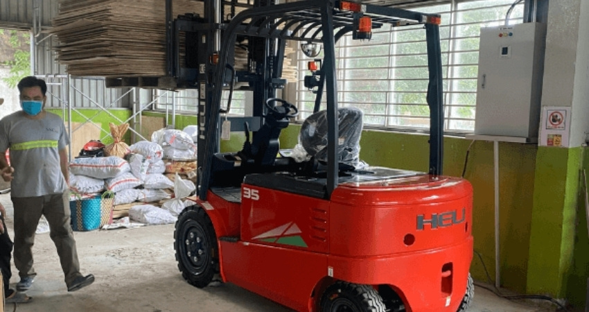 Xe nâng điện Heli