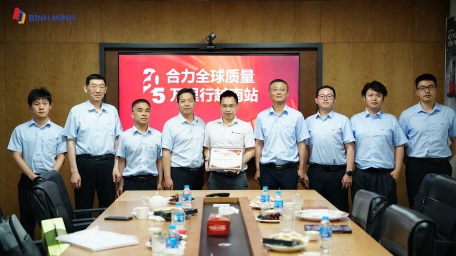 Xe nâng Bình Minh tiếp đón đại diện nhà máy Heli
