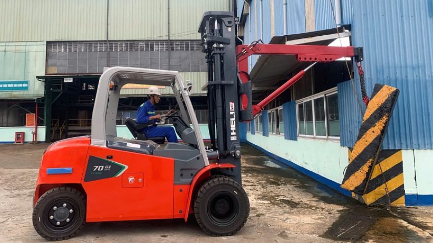 Xe nâng điện 7 tấn lithium