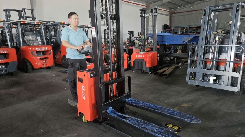 Ứng dụng thực tế của xe điện Heli 1.5 tấn