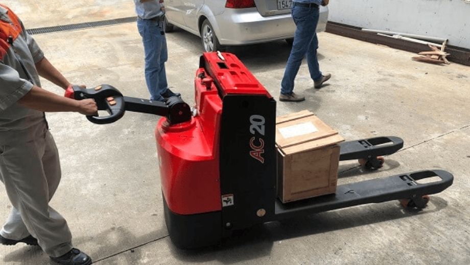 Xe nâng điện cho kho hàng nhỏ và siêu thị