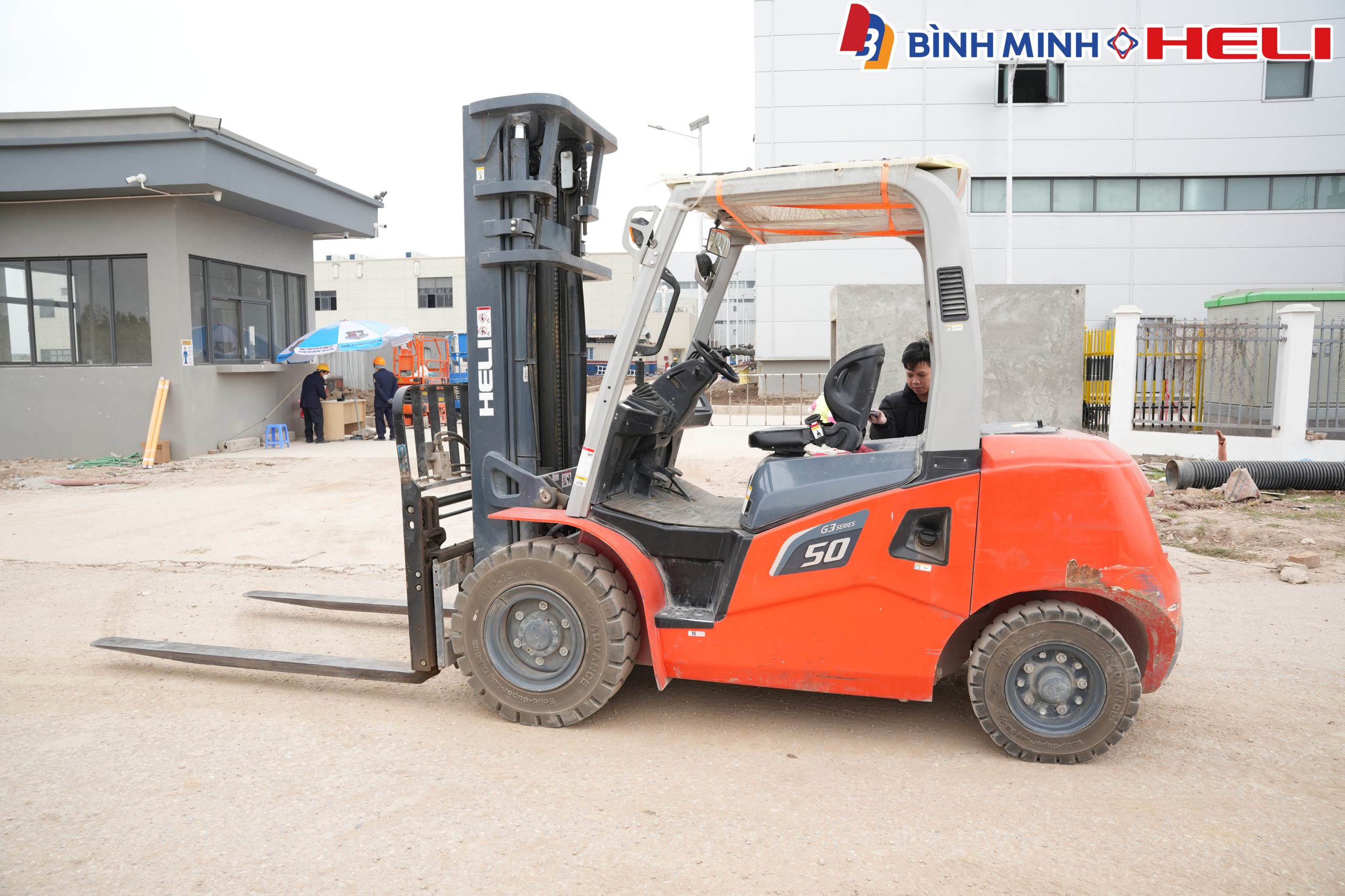 Dịch vụ xe nâng điện tại Bình Minh