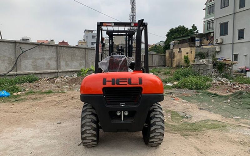 Giá xe nâng địa hình Heli mới nhất