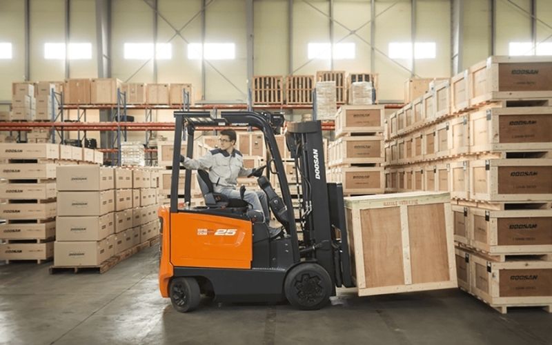 Kinh nghiệm thực tế nâng cao kỹ năng lái xe nâng