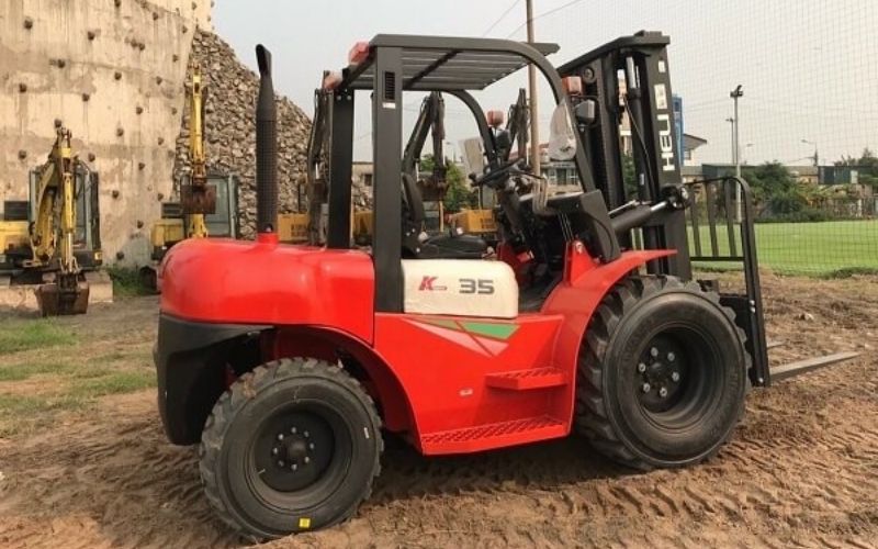 Lợi ích khi đầu tư xe nâng địa hình