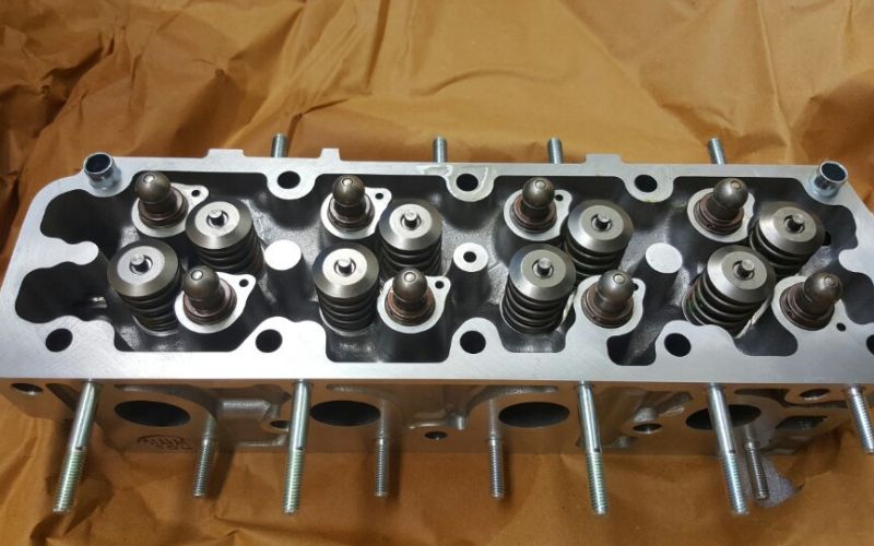Vai trò của nắp quy lát xe nâng trong động cơ