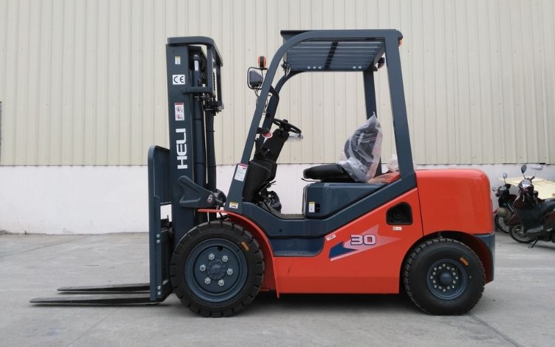 Xu hướng giá xe nâng Heli trong năm2026