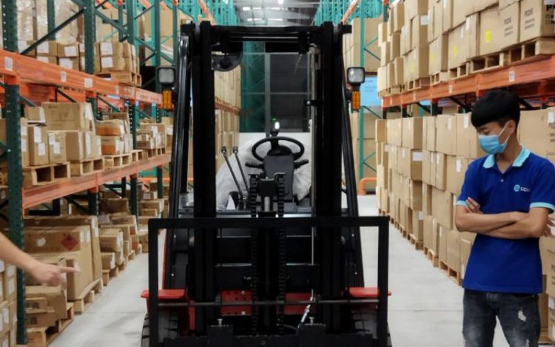 Một số yếu tố ảnh hưởng đến mức lương lái xe nâng