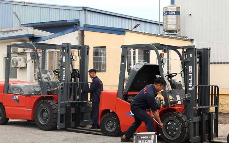 Lợi ích khi thuê xe nâng cũ giá rẻ
