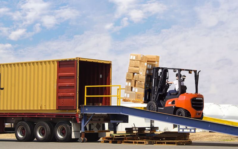 Các tiêu chí khi thuê xe nâng chui container