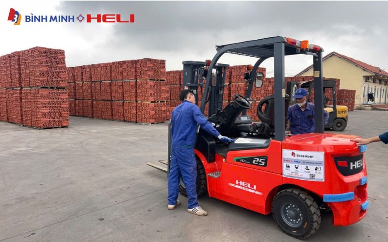 Làm sao để xe nâng điện tiết kiệm điện hơn