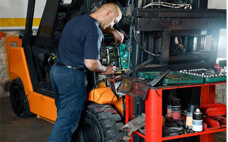 Mốc bảo dưỡng xe nâng quan trọng cần biết